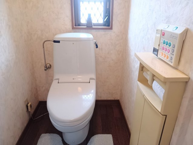 売中古戸建　藤枝市平島のトイレ|窓があり、採光や換気も問題ありません！