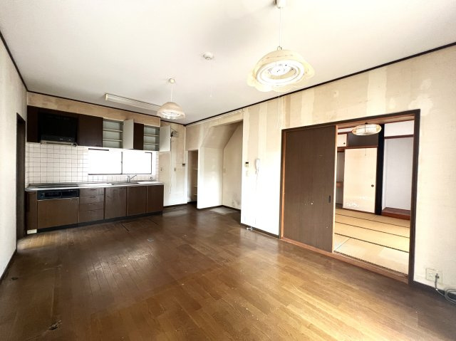 西伯郡伯耆町岸本　中古住宅（伯耆ニュータウン内）の居間・リビング
