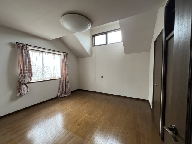 西伯郡伯耆町岸本　中古住宅（伯耆ニュータウン内）の洋室|2階