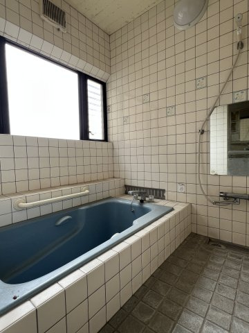 西伯郡伯耆町岸本　中古住宅（伯耆ニュータウン内）の浴室