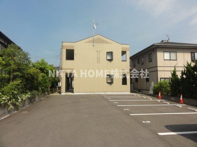 サン ・ ブライトの駐車場|敷地内に駐車場も完備◇