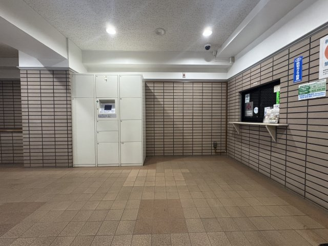 ダイアパレス東陽町のその他共用部分|便利な宅配ボックス付きマンションです♪