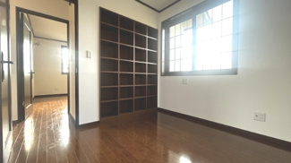 【洋室】 | 千葉市花見川区長作町　中古一戸建て　京成本線『実籾』駅 | 朝起きて、外に出て背伸びをしつつ深呼吸をし良い朝を迎え入れることが出来そうですね！