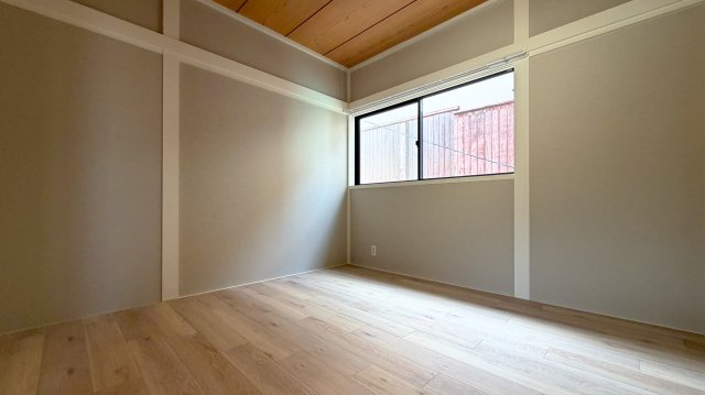 志下戸建の洋室