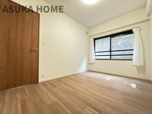 サングレイス小机の居間・リビング|リビングは窓も大きく南向きで明るいリビングになります。