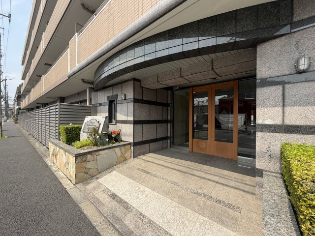 日神パレステージ北綾瀬第2のエントランス|良好な管理体制によってマンションは美化が保たれております。