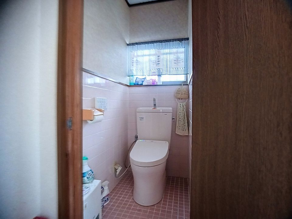 宇土市住吉町の中古一戸建のトイレ