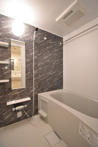 リアライズ長居公園通の浴室