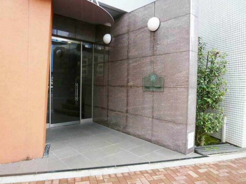 新宿区西落合２丁目の賃貸マンションのエントランス