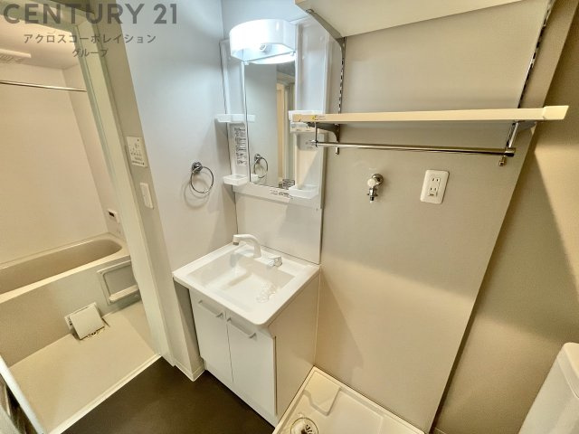 洗面所内に室内洗濯機置場がついてます♪