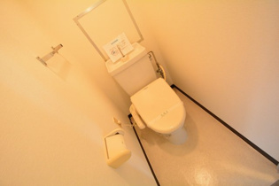 シンプルで機能的なトイレです♪