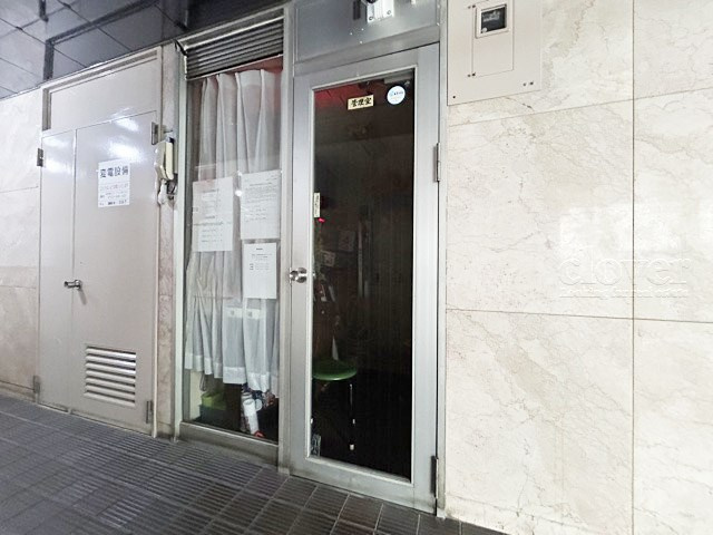 【受付】 | 志村ハビテーション | 管理人さんが勤務する管理室です。マンションに出入りする人たちを見守り、注意を払ってくれています。～即日のご見学可能～　お問合せはお気軽にどうぞ。
