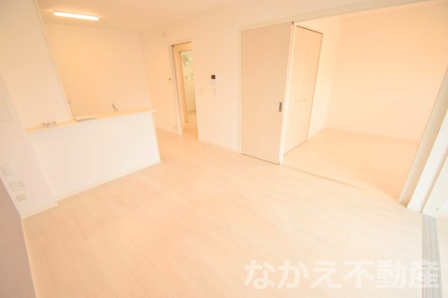 【居間・リビング】 | こちらの居間で趣味の時間をお楽しみください