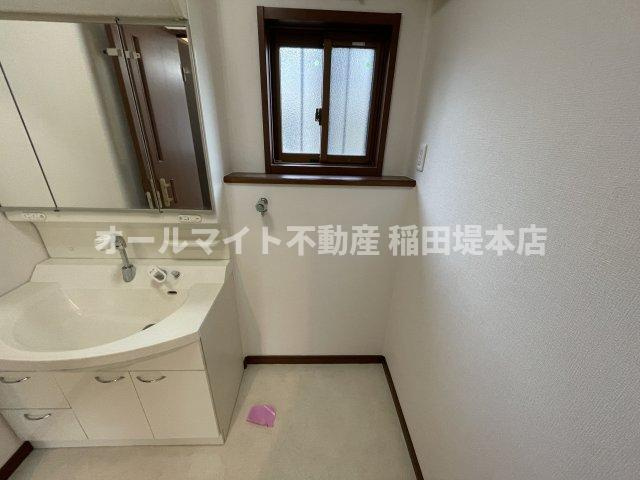 稲城市矢野口のアパートの洗面所