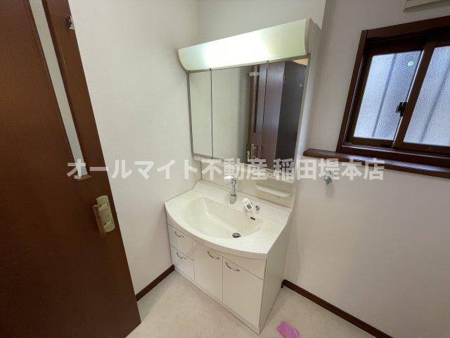 稲城市矢野口のアパートの洗面所
