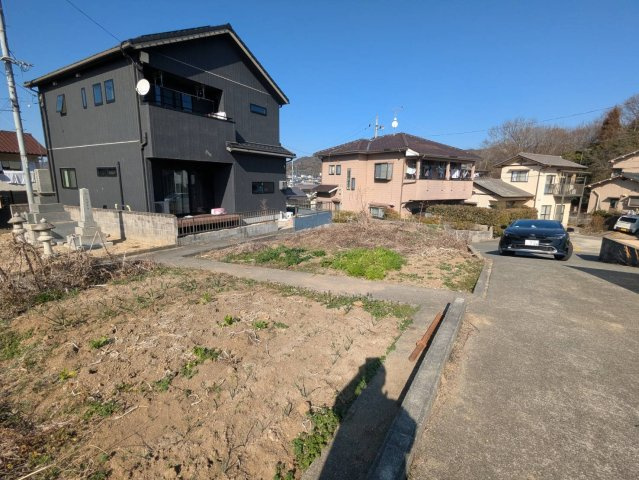 呉市焼山中央1丁目　土地の前面道路含む現地写真