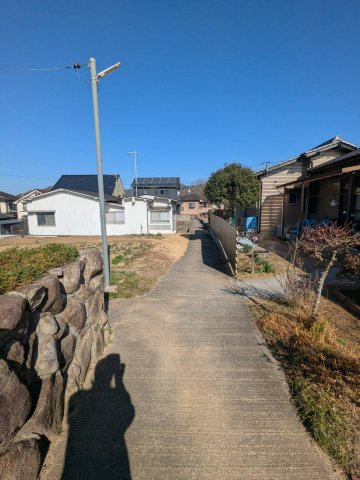 呉市焼山中央1丁目　土地の前面道路含む現地写真