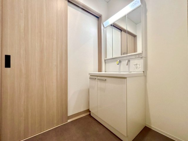 鯖江市東鯖江4丁目　B棟