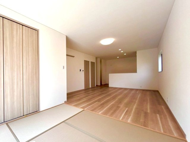 鯖江市東鯖江4丁目　B棟