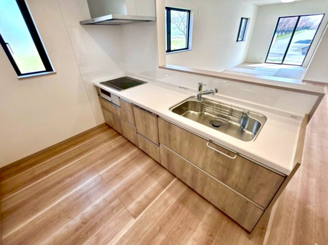 鯖江市東鯖江4丁目　B棟