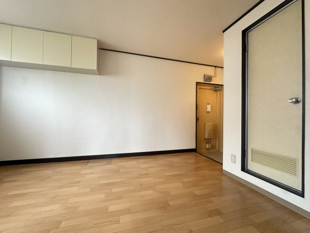伸晃マンションの居間・リビング