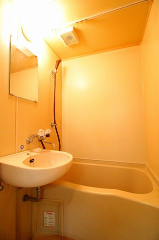 エスポワール泉の浴室|退去前の為別部屋になります。