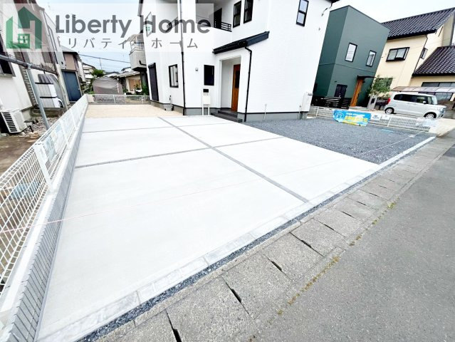 水戸市堀町第23　新築戸建の駐車場