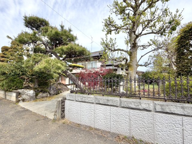【中古戸建】羽生市大字上岩瀬の外観|■外観｜ガーデニングや家庭菜園を楽しめる庭スペースがあり、日々の暮らしに彩りをプラスしてくれます。