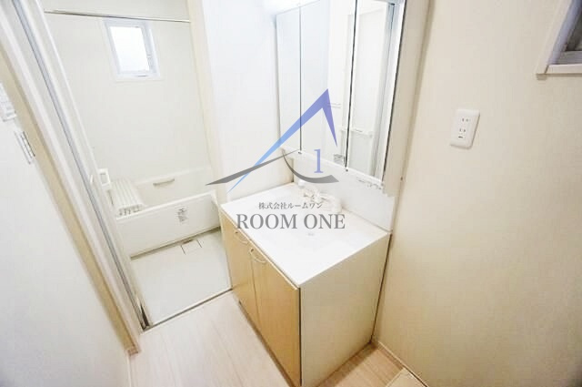 ノーブル蓮根の洗面所|独立洗面台です。