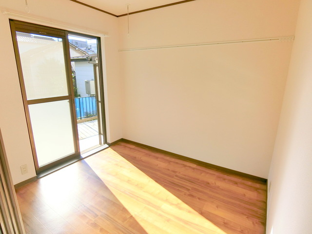 メゾンワダの寝室|明るくきれいなお部屋です★