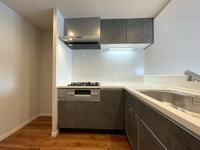 中途半端なリノベではない！玄関開けて、室内ぜーんぶ取っ払い、イチから組み立てちゃいました！な、『ダイアパレス東寺尾』リノベーションのキッチン|使いやすいキッチンです