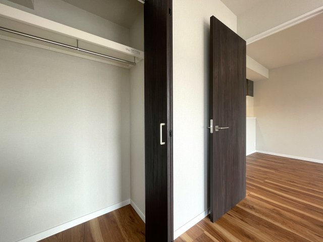 中途半端なリノベではない！玄関開けて、室内ぜーんぶ取っ払い、イチから組み立てちゃいました！な、『ダイアパレス東寺尾』リノベーションの収納|十分な収納スペースがあります