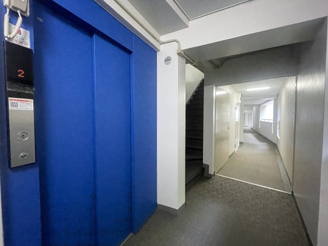 中途半端なリノベではない！玄関開けて、室内ぜーんぶ取っ払い、イチから組み立てちゃいました！な、『ダイアパレス東寺尾』リノベーションのその他共用部分