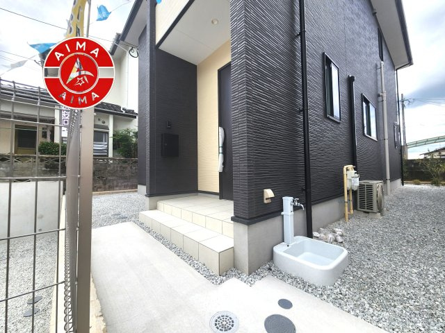 太宰府市梅ケ丘1丁目第2-2棟（1号棟）の玄関|おでかけの時も帰った時も、「我が家」を最初に感じでもらえる素敵な空間に。