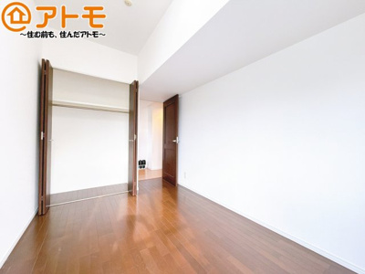 【収納】 | ファミール幸町 | ハンガーパイプ付きのクローゼットは季節ものなどを収納することができて便利です♪