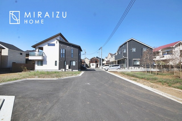 【前面道路含む現地写真】 | 現地見学やご案内は、周辺環境と合わせてエリアの特性を存分にお伝えできるような思いでに残るご案内に努めます。
