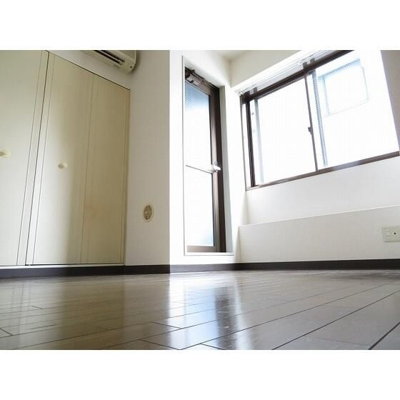 アベニール曙橋の居間・リビング