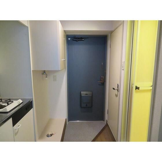 アベニール曙橋の玄関