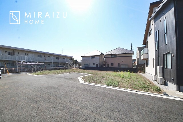 【外観】 | 運転が不安な方も安心な前面道路、きちんと幅員のある道路は女性にも安心です。整備されている道路は気持ちも良いですね♪
