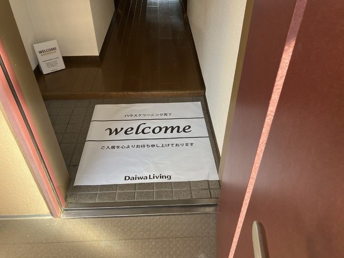 プラザハイツ二ツ屋F棟の玄関