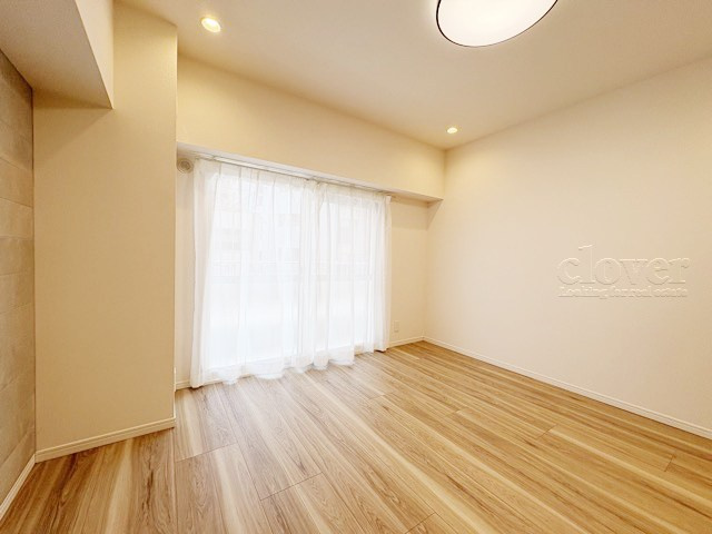【居間・リビング】 | 中銀三鷹マンシオン | 広くスペースをとってあるLDK。この空間に、どのように家具を配置していくのかを考えるのが、住宅購入時のなによりの楽しみです。～即日のご見学可能～　お問合せはお気軽にどうぞ。
