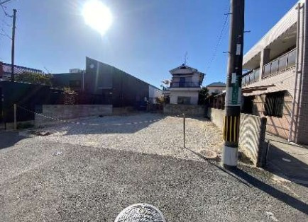 昭和台町　新築戸建用土地の前面道路含む現地写真