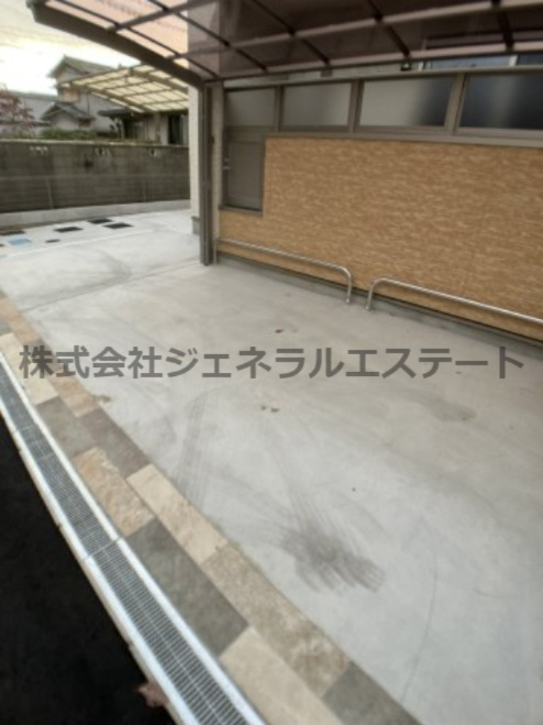 クレアール大久保町の駐車場