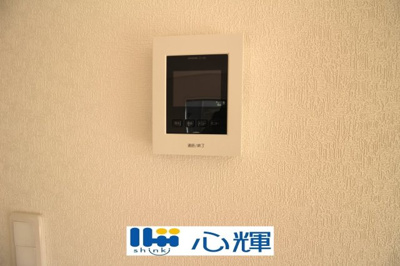 【セキュリティ】 | クレイドルガーデン宇部市亀浦 第2（２号棟） | 玄関にはＴＶモニター付きインターホン（カメラ）が標準設置。セキュリティも安心です。
