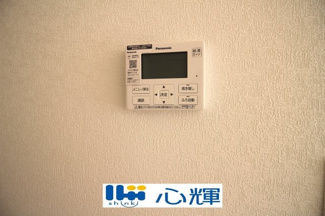 【設備】 | クレイドルガーデン宇部市亀浦 第2（２号棟） | 給湯器リモコンです。お風呂のお湯はりや追い炊きが簡単にできます。
