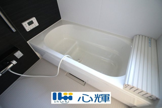 【浴室】 | クレイドルガーデン宇部市亀浦 第2（２号棟） | 疲れを癒す場所にふさわしい快適で清潔な空間で、心も体もオフになるリラックスタイムをお楽しみ下さい。