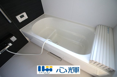 【浴室】 | クレイドルガーデン宇部市亀浦 第2（２号棟） | 疲れを癒す場所にふさわしい快適で清潔な空間で、心も体もオフになるリラックスタイムをお楽しみ下さい。