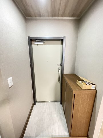 MTハイツ1stの玄関