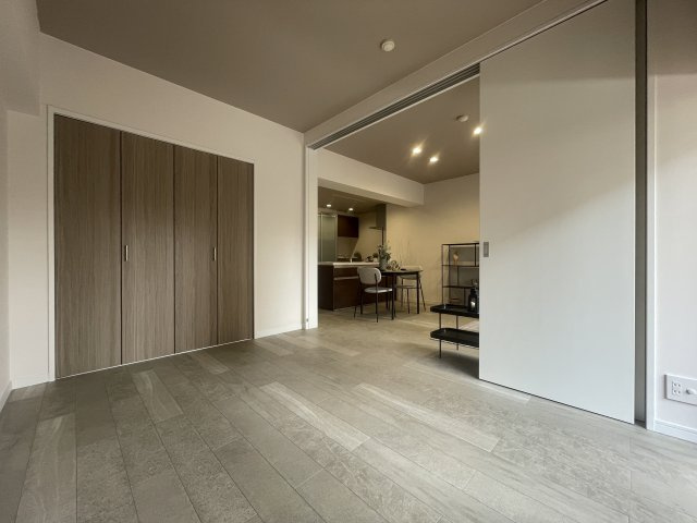 ライオンズプラザ平尾の洋室|約6.0畳の洋室。南西向きで日当たり良好です。