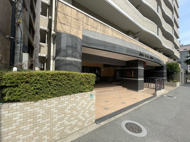 ライオンズプラザ平尾のその他共用部分|管理が行き届いたエントランスアプローチ。